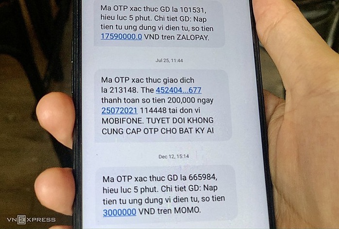 Xung đột giữa nhà mạng và ngân hàng quanh phí SMS Banking - Ảnh 1. Xung đột giữa nhà mạng và ngân hàng quanh phí SMS Banking - Ảnh 1.