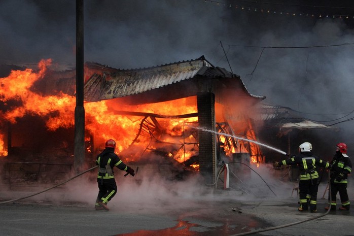 Nga tiết lộ âm mưu tấn công dàn dựng, Ukraine mất liên lạc với Mariupol - Ảnh 2.