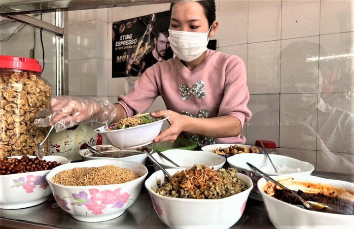 Cạn kiệt hến sông Hương - Ảnh 1. Cạn kiệt hến sông Hương - Ảnh 1.