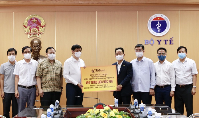 T&T Group được tặng thưởng Huân chương Lao động vì thành tích chống dịch Covid-19 - Ảnh 2. T&T Group được tặng thưởng Huân chương Lao động vì thành tích chống dịch Covid-19 - Ảnh 2.