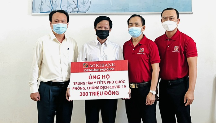 Agribank Phú Quốc tặng 100 suất học bổng cho học sinh nghèo - Ảnh 5.