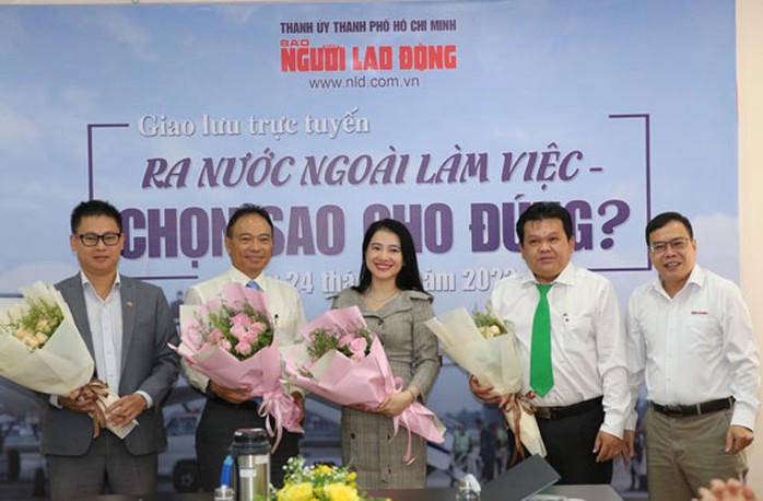 Ra nước ngoài làm việc: Không phải chỉ kiếm tiền - Ảnh 1.