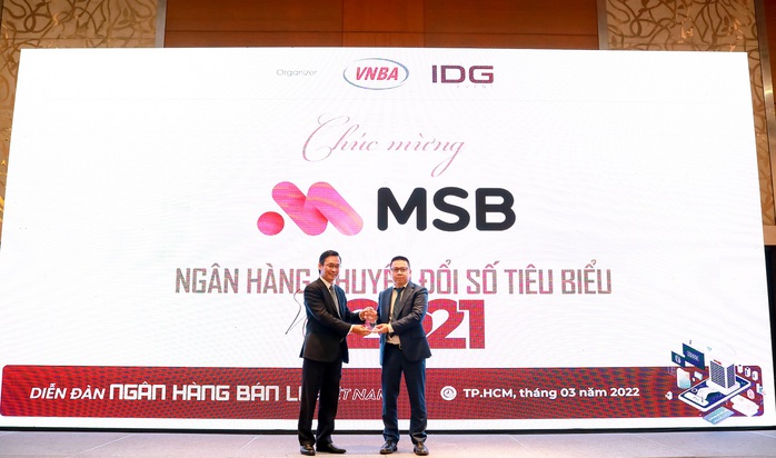 MSB nhận giải thưởng ngân hàng chuyển đổi số tiêu biểu - Ảnh 1. MSB nhận giải thưởng ngân hàng chuyển đổi số tiêu biểu - Ảnh 1.