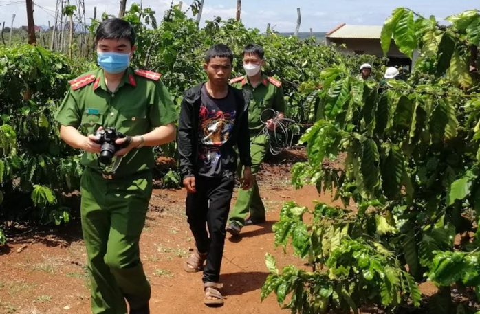 Bắt giữ kẻ giết, hiếp dâm người phụ nữ đang tưới cà phê rồi giấu xác xuống giếng - Ảnh 1.