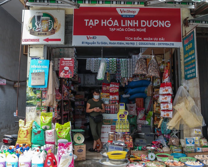 Vì sao hàng trăm ngàn chủ tạp hóa đặt lòng tin vào VinShop? - Ảnh 1. Vì sao hàng trăm ngàn chủ tạp hóa đặt lòng tin vào VinShop? - Ảnh 1.