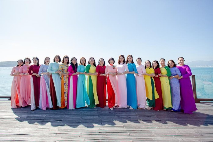 Công đoàn giáo dục Khánh Hoà vận động nữ CNVC-LĐ hưởng ứng tuần lễ áo dài - Ảnh 1.