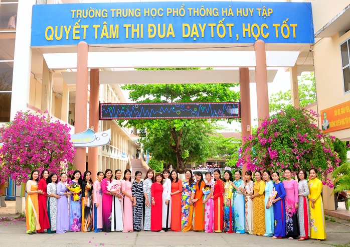 Công đoàn giáo dục Khánh Hoà vận động nữ CNVC-LĐ hưởng ứng tuần lễ áo dài - Ảnh 2.