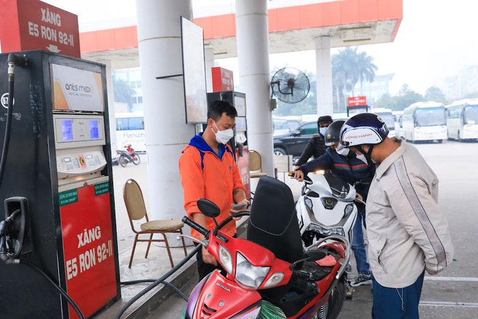 Thuế bảo vệ môi trường với xăng dầu: Bộ Công Thương đề nghị giảm mức nào? - Ảnh 1.