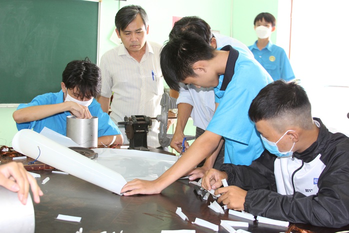 KHÓ TUYỂN LAO ĐỘNG CHẤT LƯỢNG CAO (*): Đào tạo nghề gắn với nhu cầu doanh nghiệp - Ảnh 1.