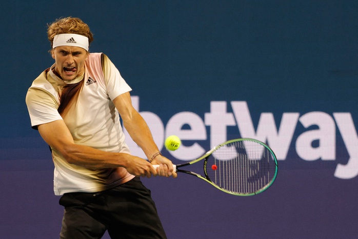 Ho&agrave;ng tử quần vợt Alexander Zverev trở lại - Ảnh 1.