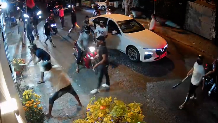 CLIP: Bắt nhóm đối tượng nổ nhiều phát súng để giải quyết mâu thuẫn - Ảnh 2. CLIP: Bắt nhóm đối tượng nổ nhiều phát súng để giải quyết mâu thuẫn - Ảnh 2.