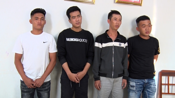 CLIP: Bắt nhóm đối tượng nổ nhiều phát súng để giải quyết mâu thuẫn - Ảnh 3. CLIP: Bắt nhóm đối tượng nổ nhiều phát súng để giải quyết mâu thuẫn - Ảnh 3.