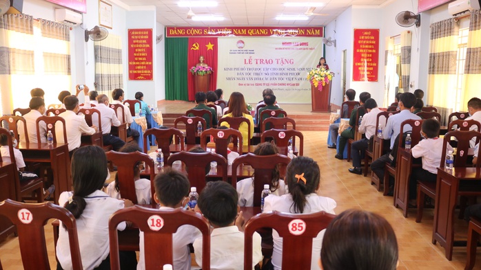 50 suất học bổng đến với học sinh dân tộc thiểu số vùng biên giới Bình Phước - Ảnh 1.