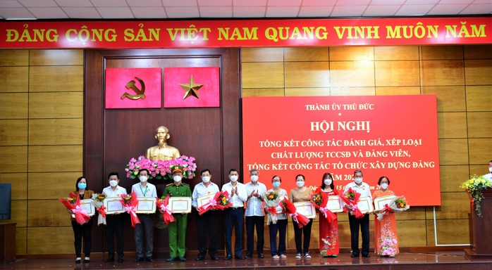 Năm 2021, TP Thủ Đức kết nạp 345 đảng viên - Ảnh 2.