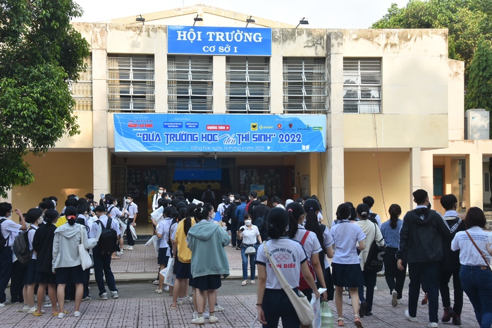 “Đưa trường học đến thí sinh 2022” tại Đồng Nai: Nhiều câu hỏi được gởi đến Ban tư vấn - Ảnh 1.