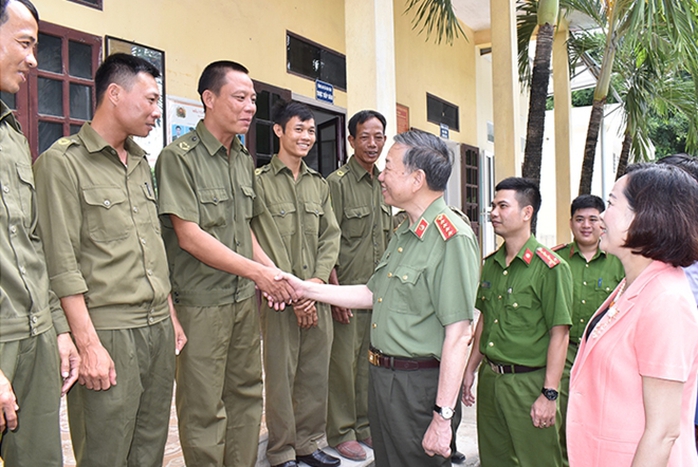 Hỏi đáp trực tuyến về bảo vệ an ninh, trật tự ở cơ sở - Ảnh 1.