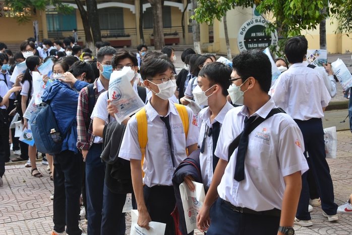 “Đưa trường học đến thí sinh 2022” tại Đồng Nai: Nhiều câu hỏi được gởi đến Ban tư vấn - Ảnh 4.