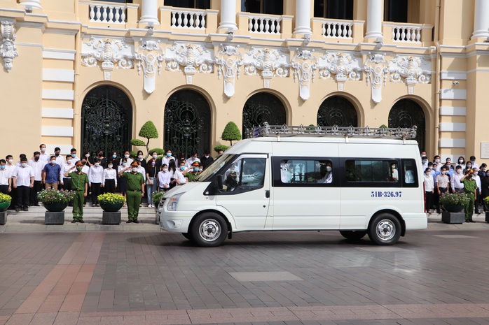 Xúc động tiễn đưa Phó Chủ tịch Thường trực UBND TP HCM Lê Hòa Bình - Ảnh 30.