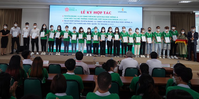 Ký kết hợp tác tuyển dụng 10.000 sinh viên du lịch Trường ĐH Đông Á làm việc ở Vinpearl - Ảnh 3.