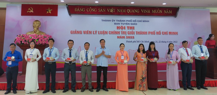 TP HCM: Khai mạc hội thi giảng viên lý luận chính trị giỏi - Ảnh 2.