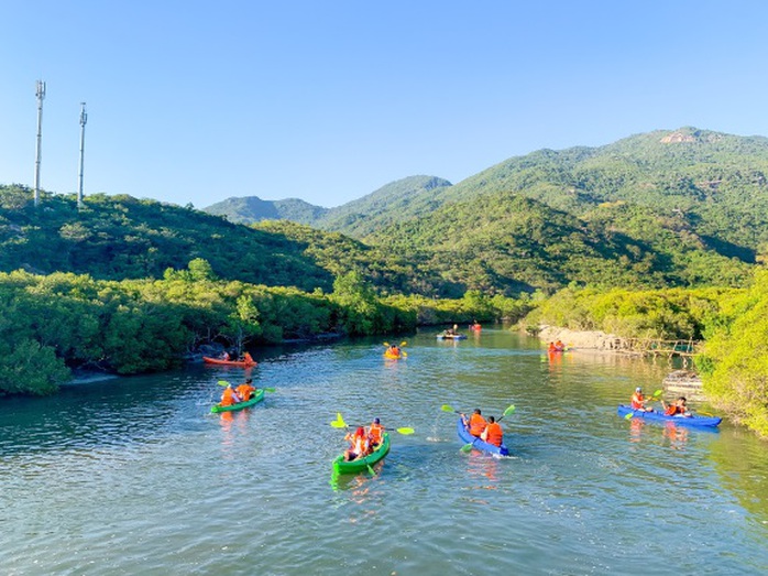 Đến Nha Trang tận hưởng biển xanh, khám phá đại ngàn - Ảnh 2. Đến Nha Trang tận hưởng biển xanh, khám phá đại ngàn - Ảnh 2.