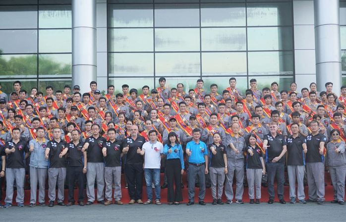 Một công ty tại Tây Ninh tặng 200 xe máy cho công nhân ưu tú - Ảnh 2.