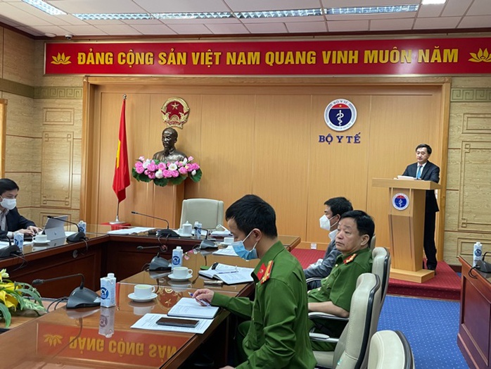 Hai điểm tiêm chủng ở Hà Nội và TP HCM đã cấp hộ chiếu vắc-xin cho 2.438 đối tượng - Ảnh 1.