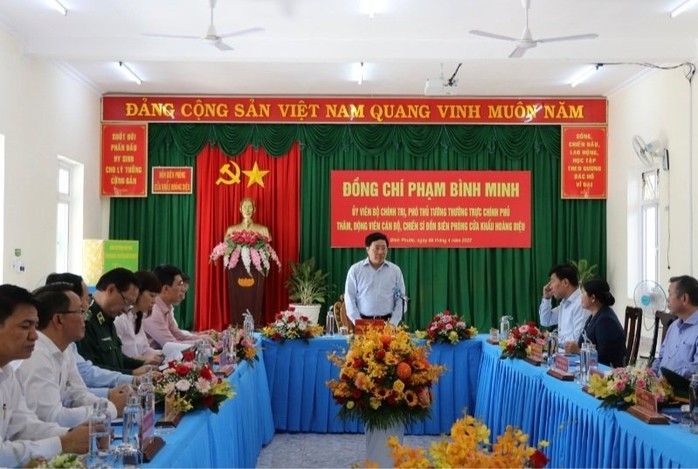 Phó thủ tướng Thường trực Phạm Bình Minh thăm Đồn Biên phòng Cửa khẩu Hoàng Diệu - Ảnh 2.