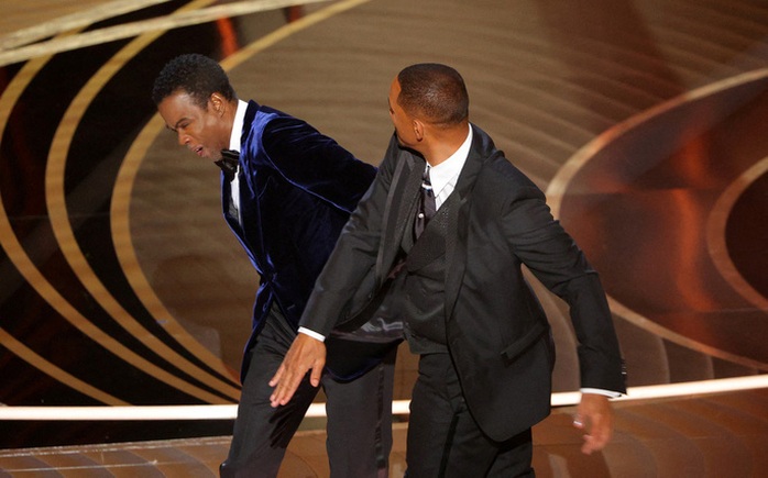 Cú tát Oscar 2022: Will Smith bị cấm cửa 10 năm - Ảnh 1.