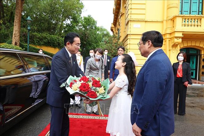 CLIP: Thủ tướng Phạm Minh Chính chủ trì lễ đón Thủ tướng Nhật Bản - Ảnh 2.