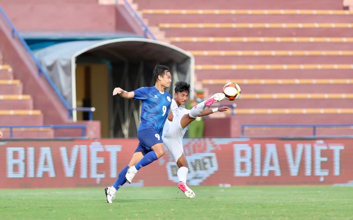 U23 Myanmar vươn lên đầu bảng A, Việt Nam xếp thứ ba - Ảnh 1.