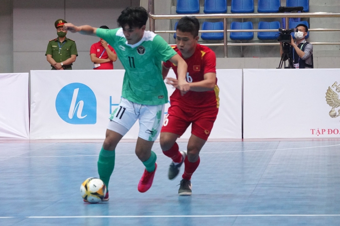 Tuyển Việt Nam bị cầm hòa, Thái Lan thắng đậm ngày ra quân môn Futsal SEA Games 31 - Ảnh 1.