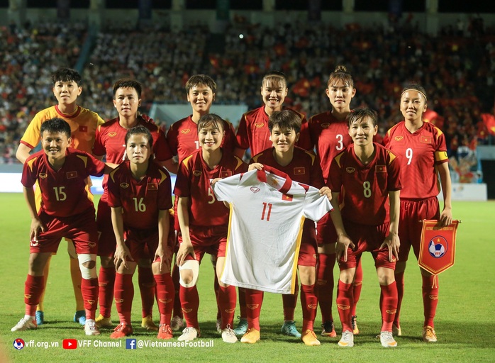 Hành động đẹp trong trận thắng của tuyển nữ Việt Nam tại SEA Games 31 - Ảnh 2.