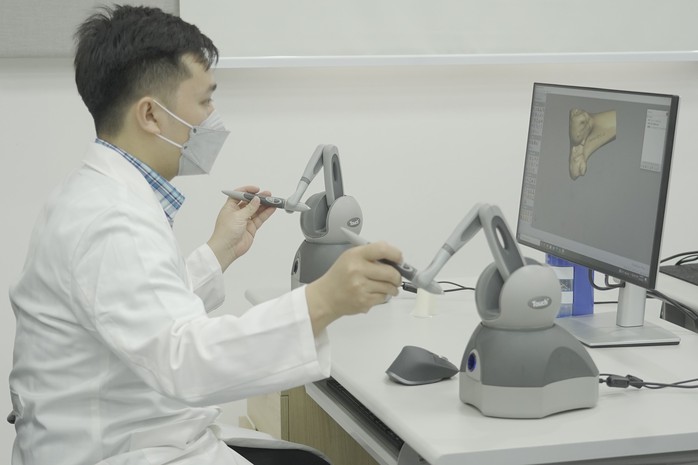 “Thước ngắm phẫu thuật” độc quyền “made in Vietnam” nâng độ chính xác của phẫu thuật khớp gối lên đến hơn 98% - Ảnh 1. “Thước ngắm phẫu thuật” độc quyền “made in Vietnam” nâng độ chính xác của phẫu thuật khớp gối lên đến hơn 98% - Ảnh 1.