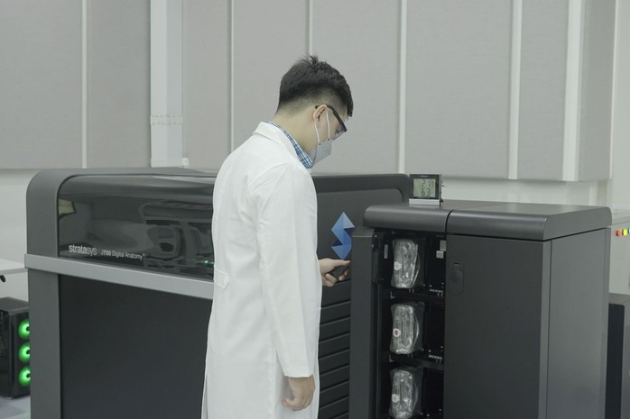“Thước ngắm phẫu thuật” độc quyền “made in Vietnam” nâng độ chính xác của phẫu thuật khớp gối lên đến hơn 98% - Ảnh 2. “Thước ngắm phẫu thuật” độc quyền “made in Vietnam” nâng độ chính xác của phẫu thuật khớp gối lên đến hơn 98% - Ảnh 2.