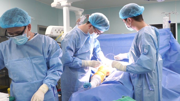 “Thước ngắm phẫu thuật” độc quyền “made in Vietnam” nâng độ chính xác của phẫu thuật khớp gối lên đến hơn 98% - Ảnh 5. “Thước ngắm phẫu thuật” độc quyền “made in Vietnam” nâng độ chính xác của phẫu thuật khớp gối lên đến hơn 98% - Ảnh 5.