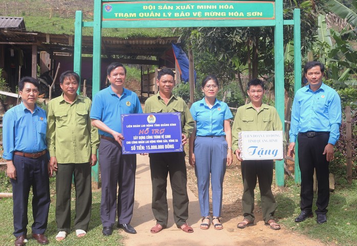 Quảng Bình: Thăm, tặng quà các trạm bảo vệ rừng ở vùng sâu - Ảnh 1.