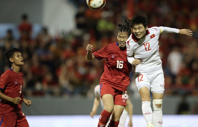 Thắng Campuchia 7-0, tuyển nữ Việt Nam vào bán kết SEA Games 31 - Ảnh 1.