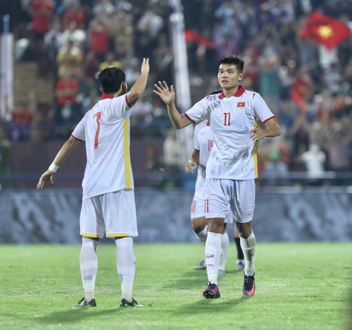 Thắng nhẹ nhàng U23 Timor Leste 2-0, U23 Việt Nam vào bán kết với vị trí nhất bảng - Ảnh 3.