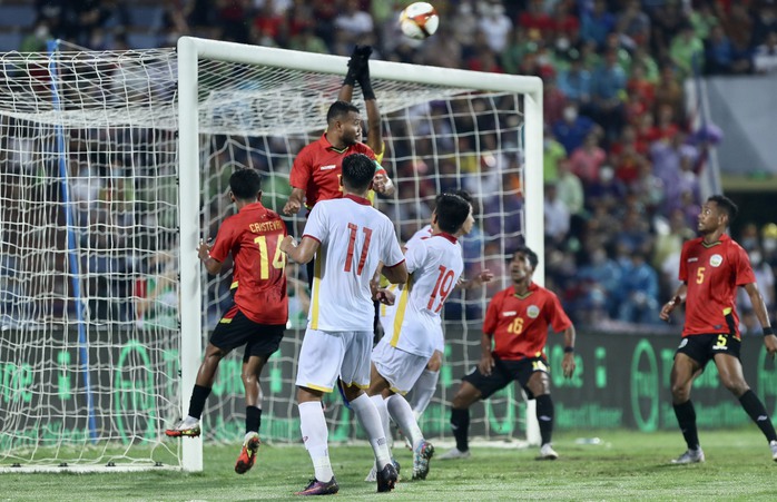 Thắng nhẹ nhàng U23 Timor Leste 2-0, U23 Việt Nam vào bán kết với vị trí nhất bảng - Ảnh 6.