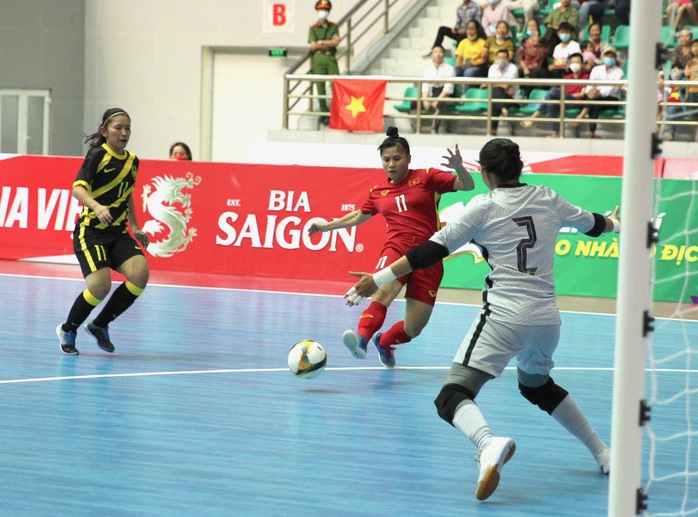 Thắng đậm Malaysia, Futsal nữ Việt Nam nhiều cơ hội đoạt HCV SEA Games 31 - Ảnh 2.