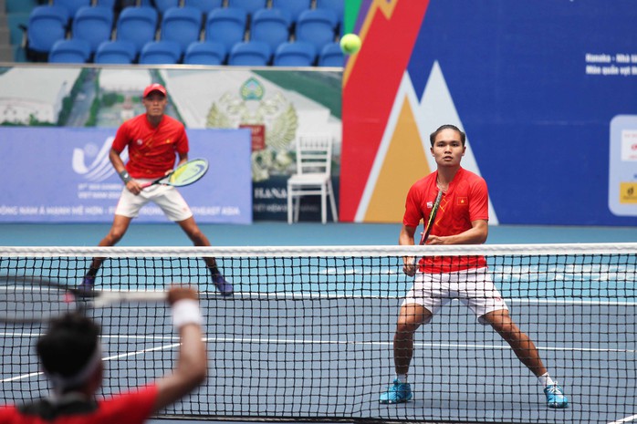 Vượt qua Malaysia và Indonesia, tuyển Quần vợt Việt Nam khởi đầu suôn sẻ nội dung đôi nam SEA Games 31 - Ảnh 3.