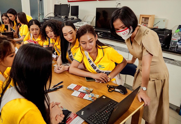 Top 58 thí sinh Hoa hậu Hoàn vũ Việt Nam chinh phục thử thách dự án cộng đồng nhận 200 triệu từ Nam A Bank - Ảnh 1.