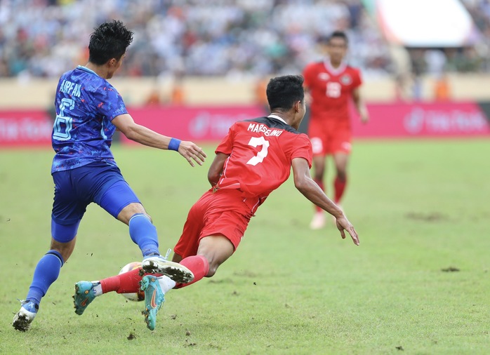 U23 Thái Lan đánh bại Indonesia trong một trận cầu nhiều thẻ đỏ - Ảnh 5.
