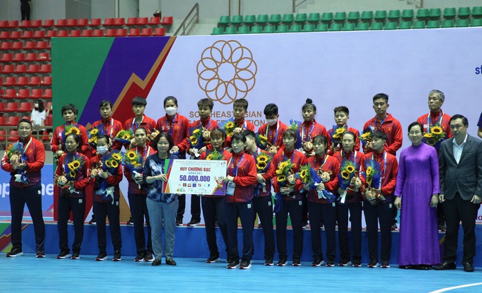 Futsal nữ Việt Nam thua sít sao Thái Lan trong trận tranh HCV SEA Games 31 - Ảnh 7.
