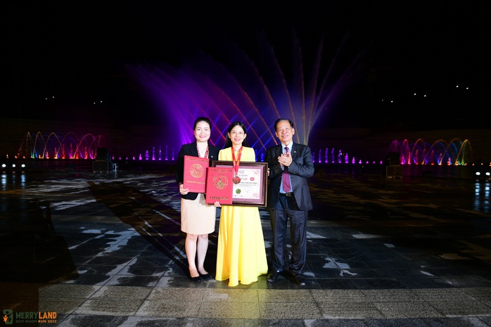 MerryLand Quy Nhơn nhận 3 kỷ lục Việt Nam - Ảnh 1. MerryLand Quy Nhơn nhận 3 kỷ lục Việt Nam - Ảnh 1.