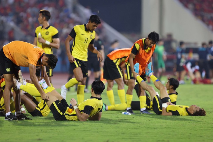 Thủ môn U23 Malaysia khóc nức nở sau khi thua U23 Việt Nam - Ảnh 10. Thủ môn U23 tỷ lệ cá cược kèo nhà cái khóc nức nở sau khi thua U23 Việt Nam - Ảnh 10.