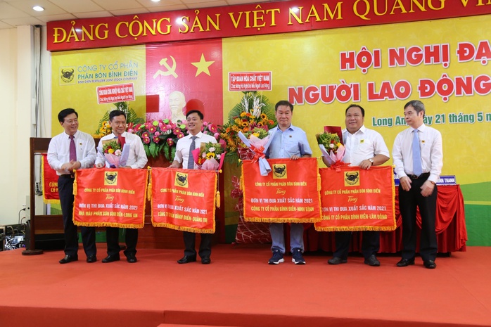 Người lao động Công ty Bình Điền: yên tâm, đoàn kết, vững vàng vượt qua khó khăn - Ảnh 1. Người lao động Công ty Bình Điền: yên tâm, đoàn kết, vững vàng vượt qua khó khăn - Ảnh 1.
