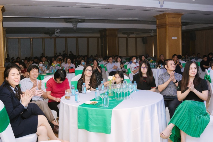 Him Lam Vạn Phúc: Bùng nổ quà tặng tri ân khách hàng với tổng giá trị gần 2,5 tỉ đồng - Ảnh 1. Him Lam Vạn Phúc: Bùng nổ quà tặng tri ân khách hàng với tổng giá trị gần 2,5 tỉ đồng - Ảnh 1.