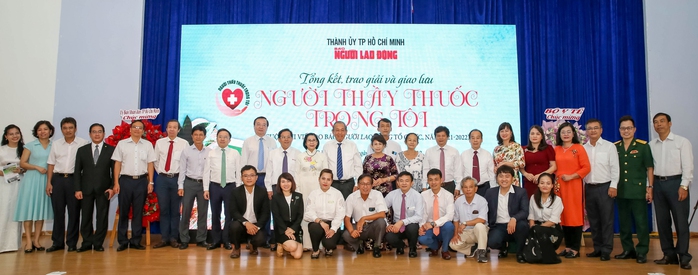 Trao giải cuộc thi viết “Người thầy thuốc trong tôi”: Ấn tượng, đầy cảm xúc - Ảnh 1.